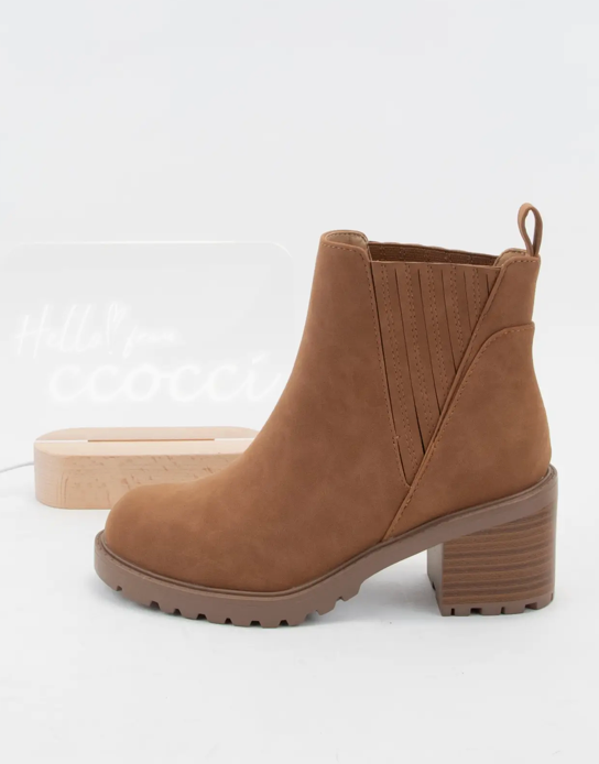 Camel Pull On Boots